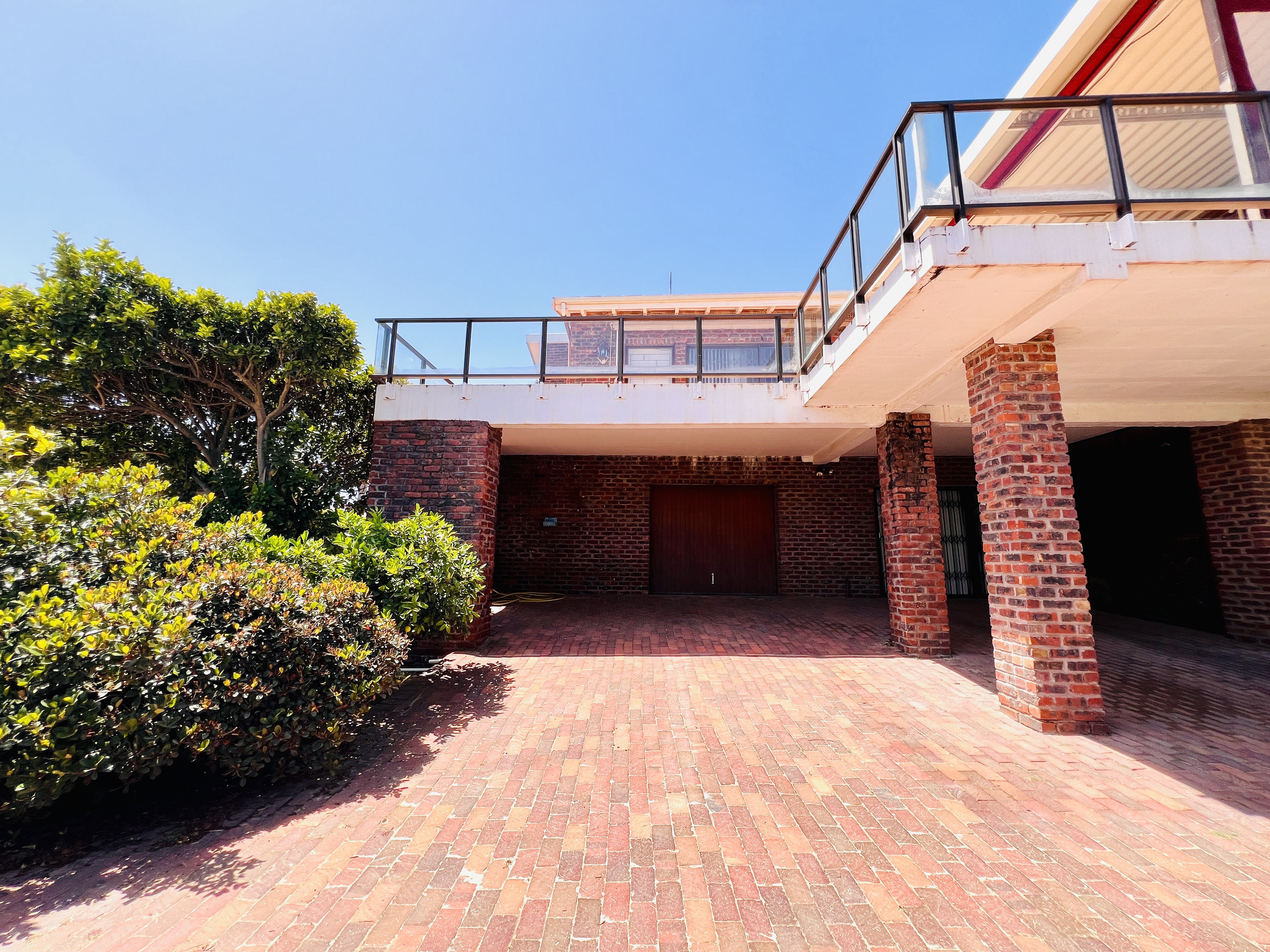 6 Bedroom Property for Sale in Middedorp Western Cape